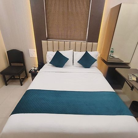 Hotel Triton - Near Us Embassy - Hotel In Sion مومباي المظهر الخارجي الصورة