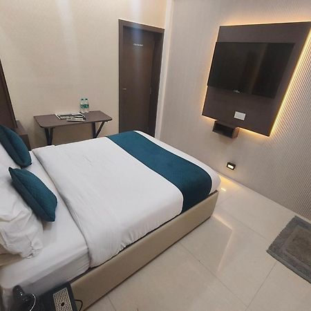 Hotel Triton - Near Us Embassy - Hotel In Sion مومباي المظهر الخارجي الصورة