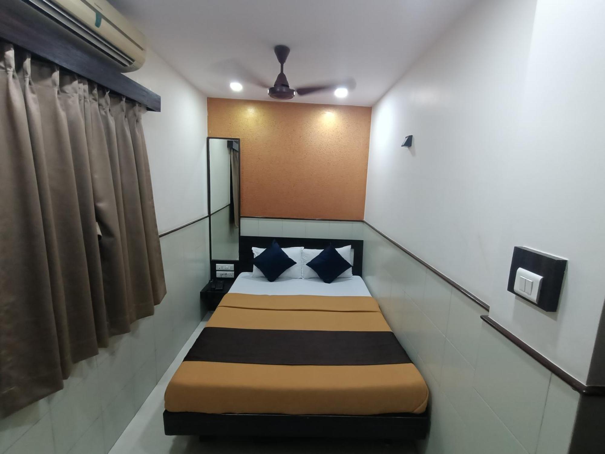 Hotel Triton - Near Us Embassy - Hotel In Sion مومباي المظهر الخارجي الصورة