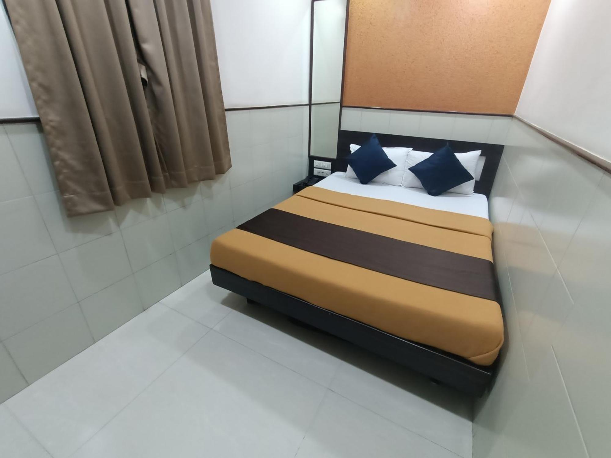 Hotel Triton - Near Us Embassy - Hotel In Sion مومباي المظهر الخارجي الصورة