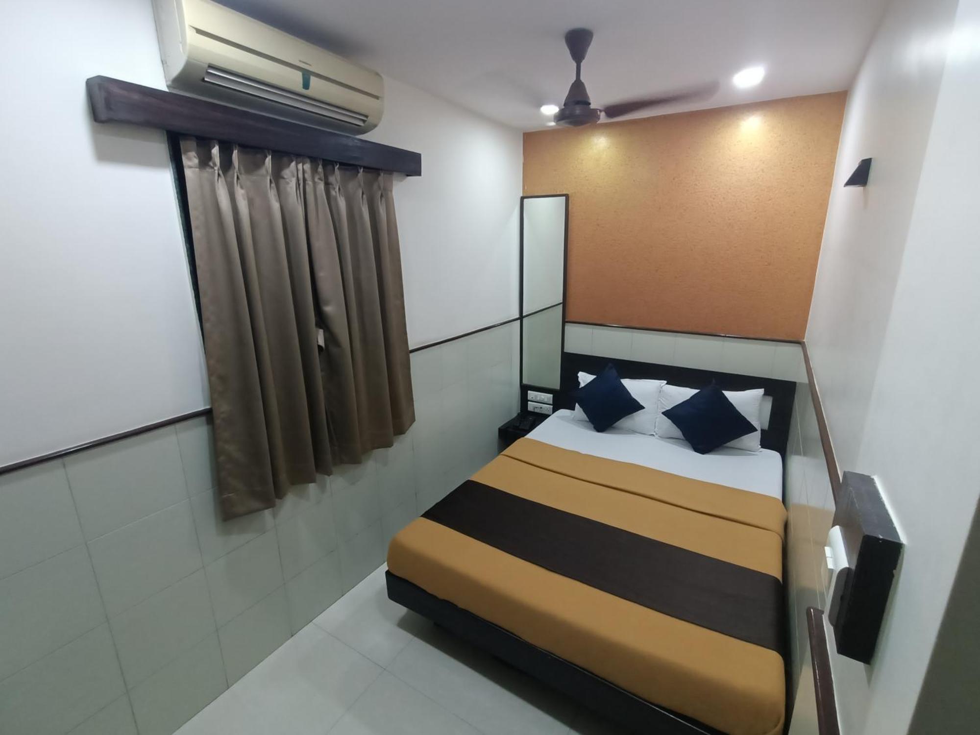 Hotel Triton - Near Us Embassy - Hotel In Sion مومباي المظهر الخارجي الصورة