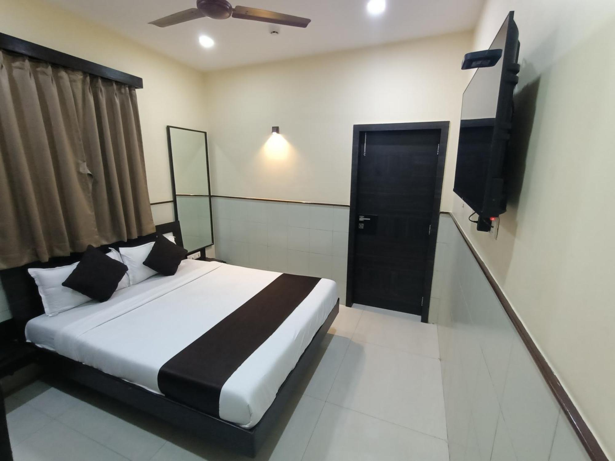 Hotel Triton - Near Us Embassy - Hotel In Sion مومباي المظهر الخارجي الصورة
