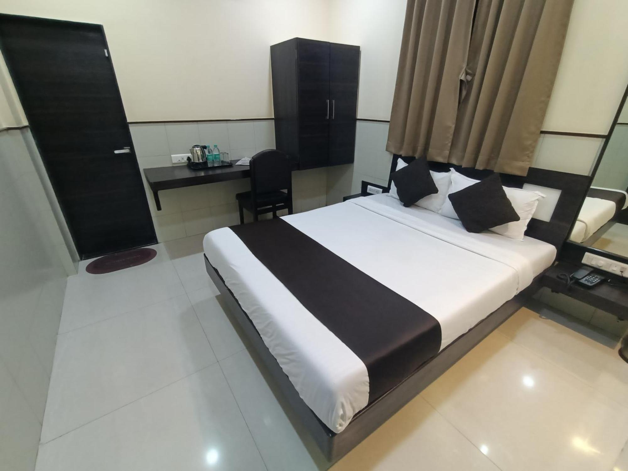 Hotel Triton - Near Us Embassy - Hotel In Sion مومباي المظهر الخارجي الصورة
