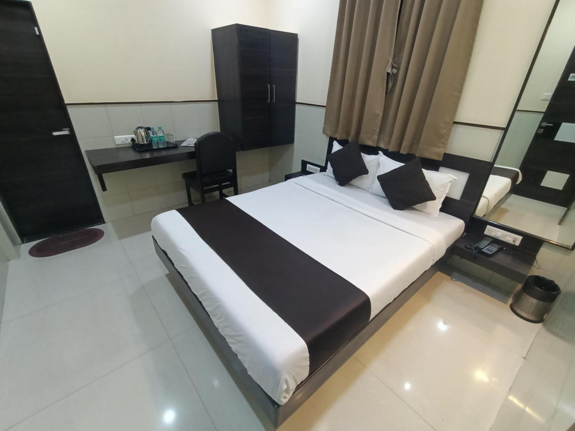 Hotel Triton - Near Us Embassy - Hotel In Sion مومباي المظهر الخارجي الصورة
