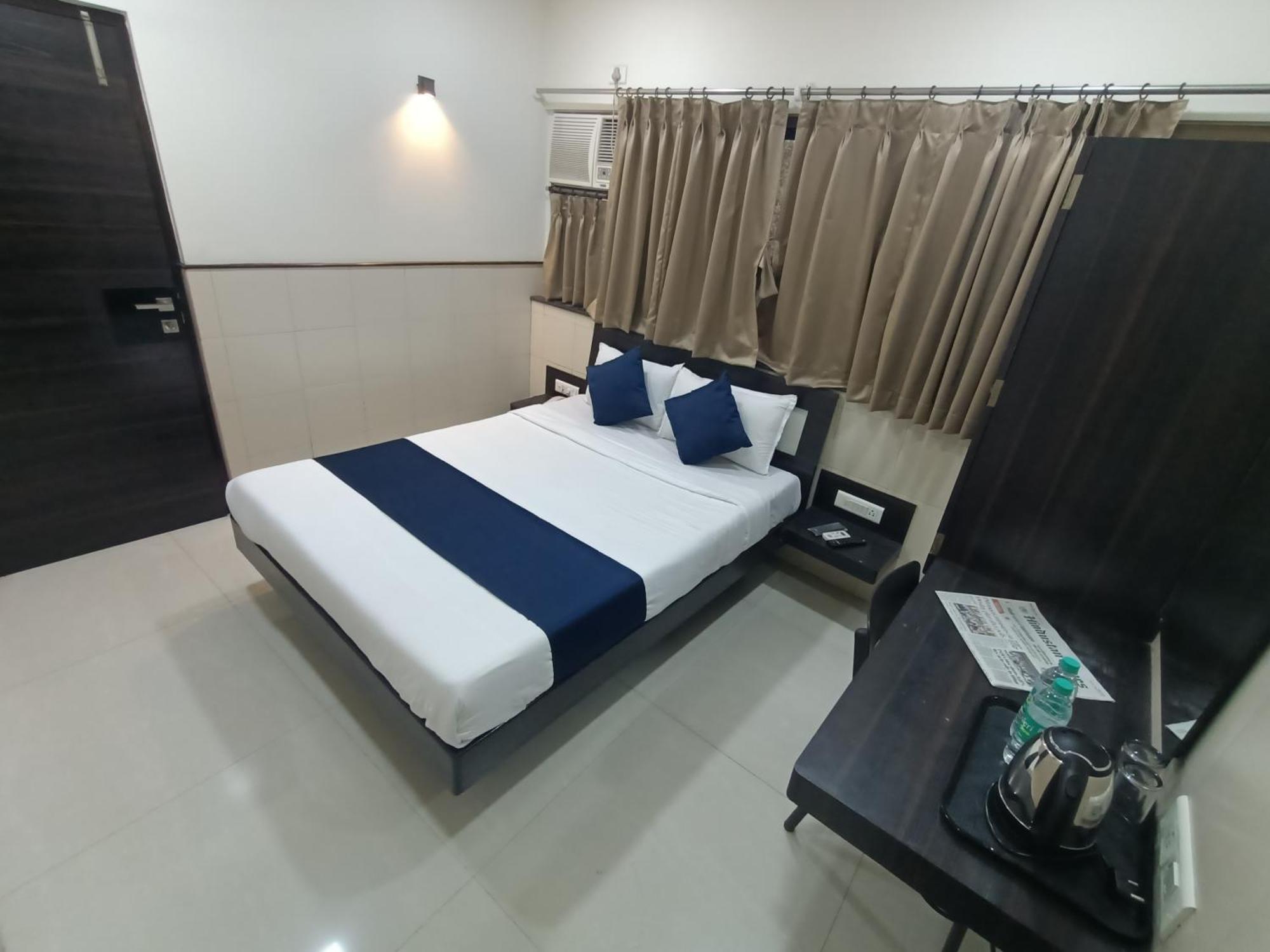 Hotel Triton - Near Us Embassy - Hotel In Sion مومباي المظهر الخارجي الصورة