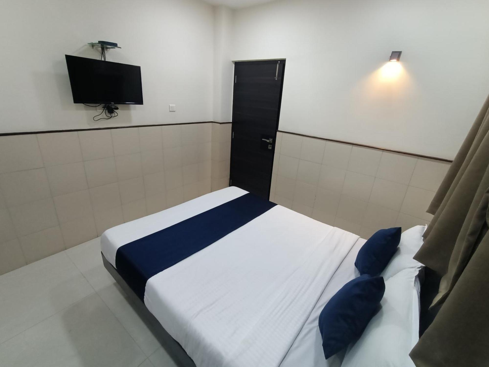 Hotel Triton - Near Us Embassy - Hotel In Sion مومباي المظهر الخارجي الصورة