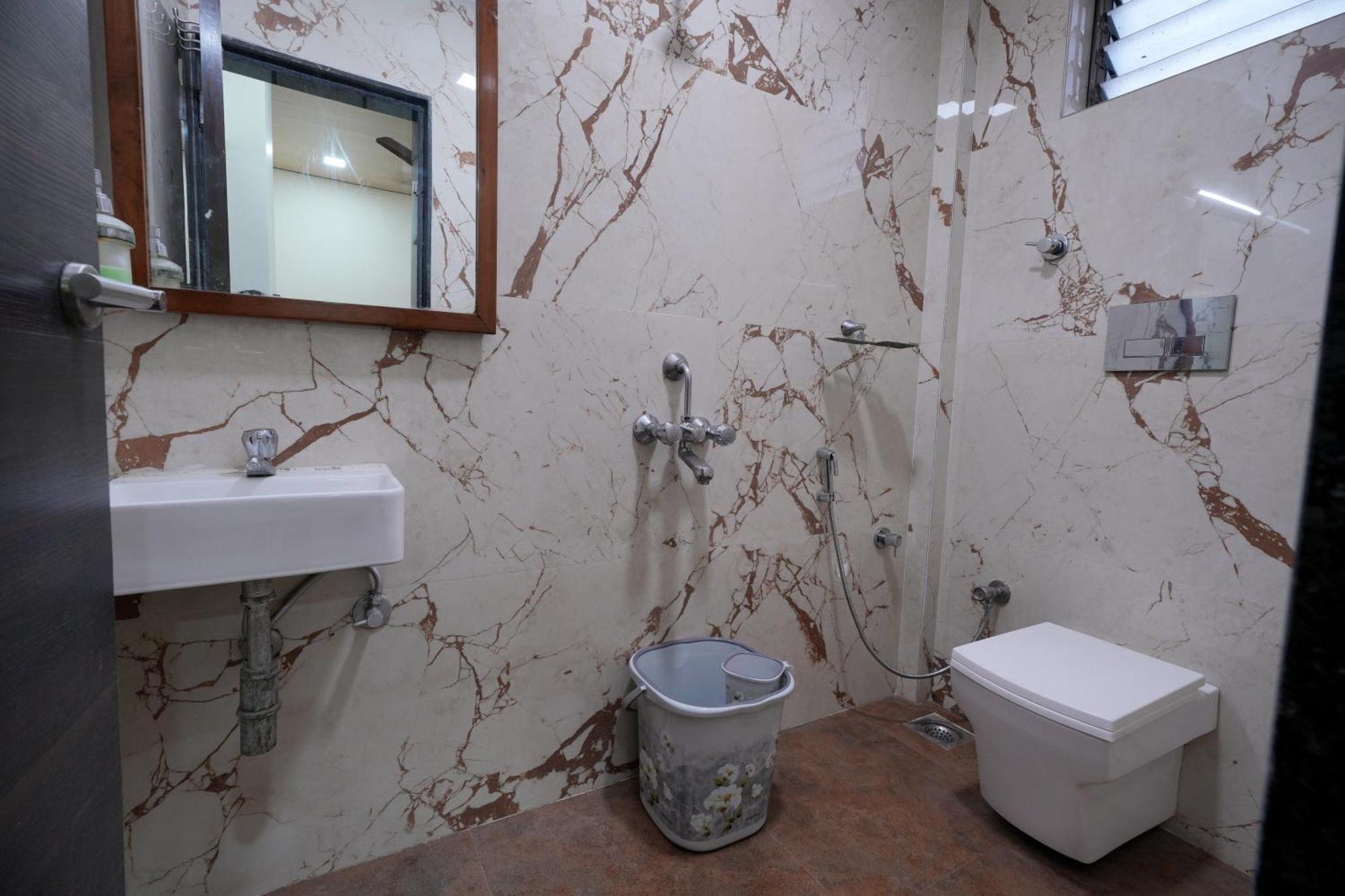 Hotel Triton - Near Us Embassy - Hotel In Sion مومباي المظهر الخارجي الصورة