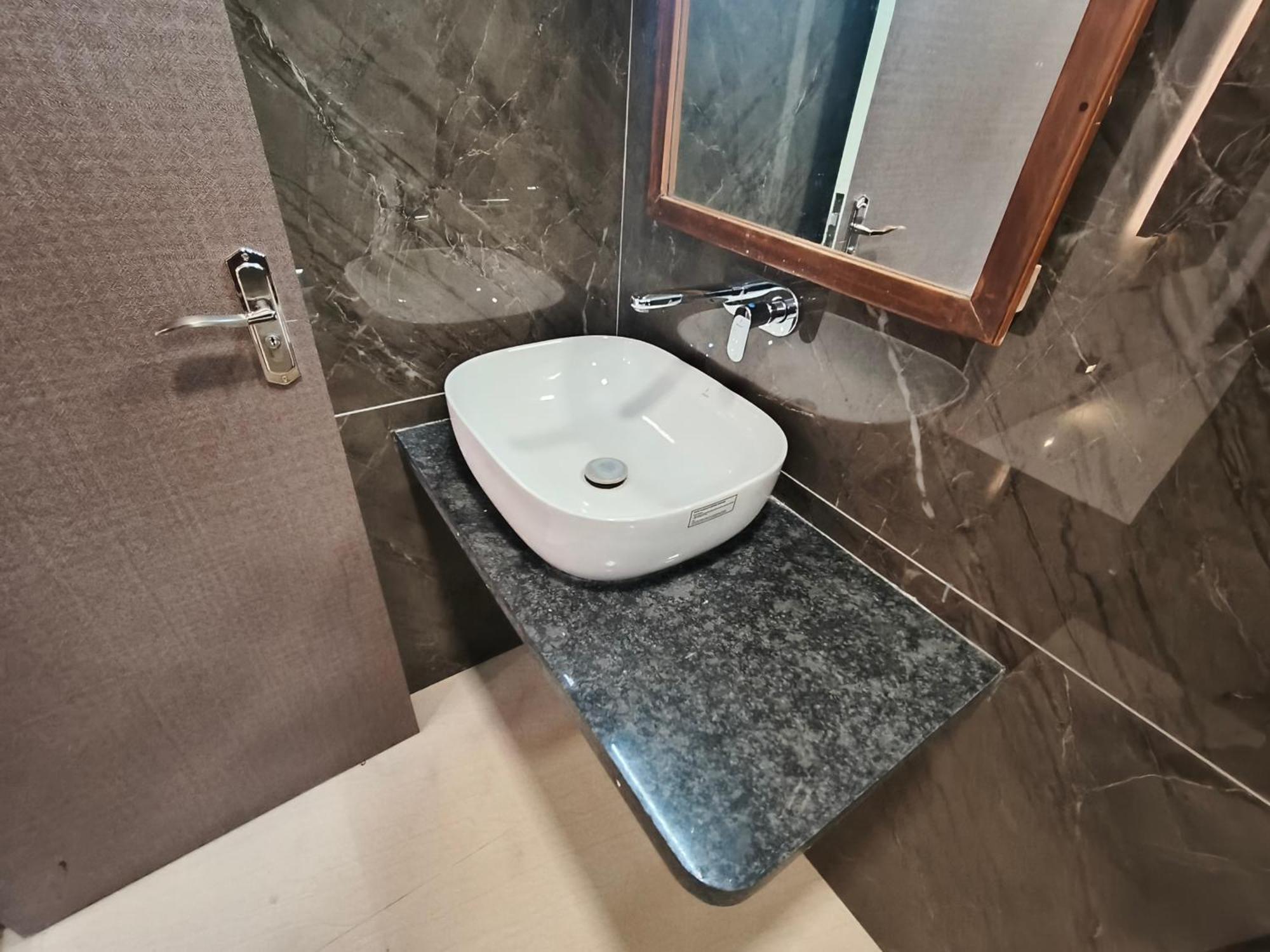 Hotel Triton - Near Us Embassy - Hotel In Sion مومباي المظهر الخارجي الصورة