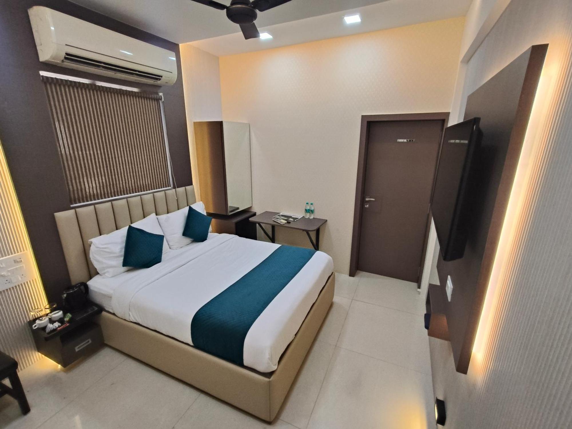 Hotel Triton - Near Us Embassy - Hotel In Sion مومباي المظهر الخارجي الصورة
